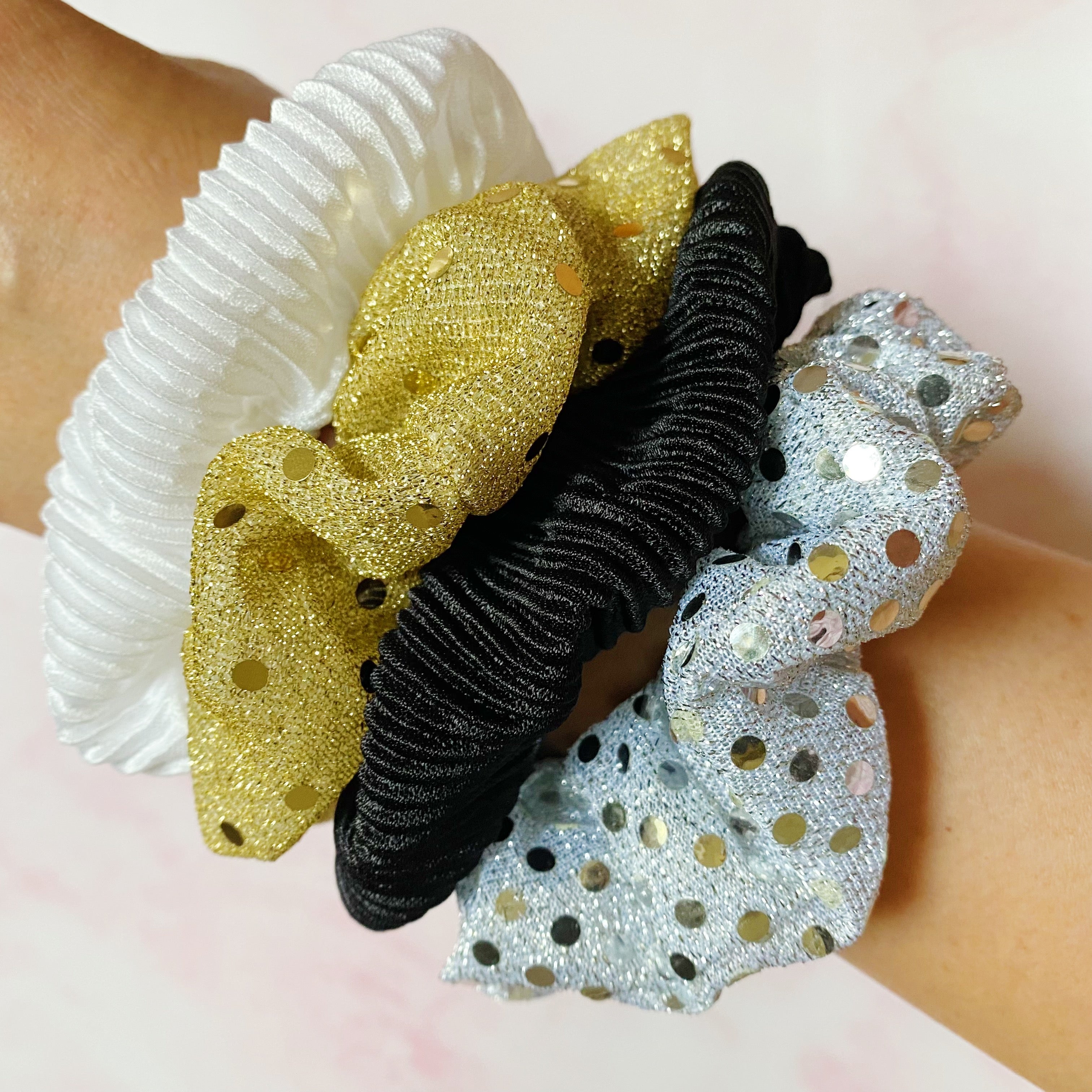 Pleats And Shimmer Scrunch Set Of 4-0